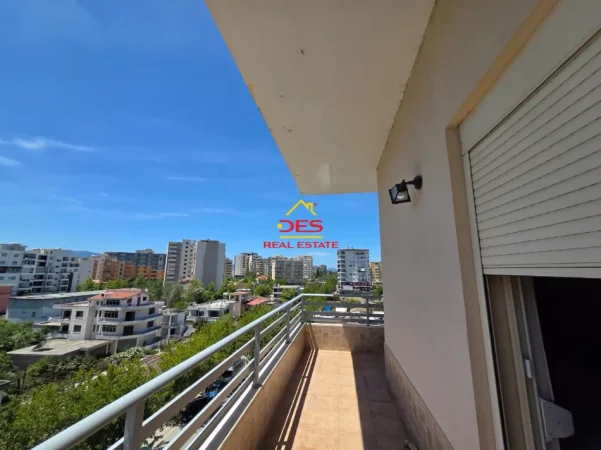 Vlore, jepet me qera apartament 3+1+Ballkon , 120 m² 500 € (Rruga Pelivan Leskaj)
