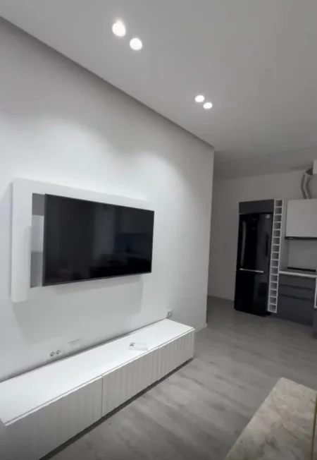 Tirane, jepet me qera apartament 1+1 Kati 3, 70 m² 650 € (Rruga Siri Kodra)