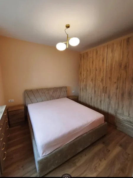 Tirane, jepet me qera apartament 1+1+Ballkon Kati 6, 65 m² 500 € (Laprake)