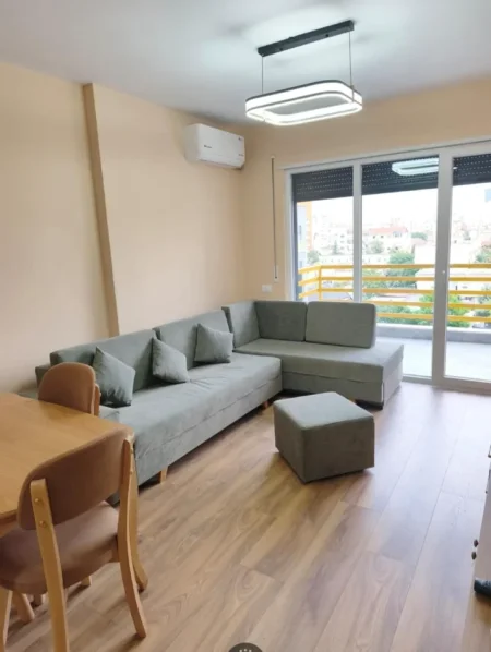 Tirane, jepet me qera apartament 1+1+Ballkon Kati 6, 65 m² 500 € (Laprake)