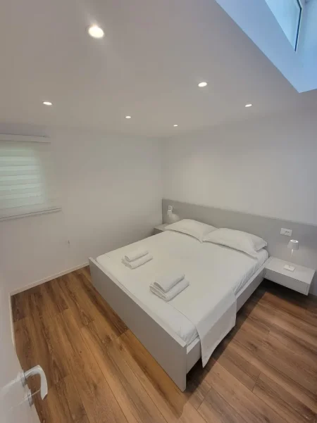 Tirane, jepet me qera apartament 1+1 Kati 1, 60 m² 550 € (RRUGA E DURRESIT)