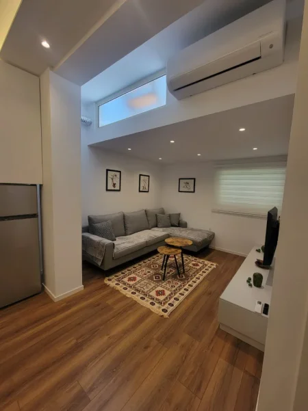 Tirane, jepet me qera apartament 1+1 Kati 1, 60 m² 550 € (RRUGA E DURRESIT)