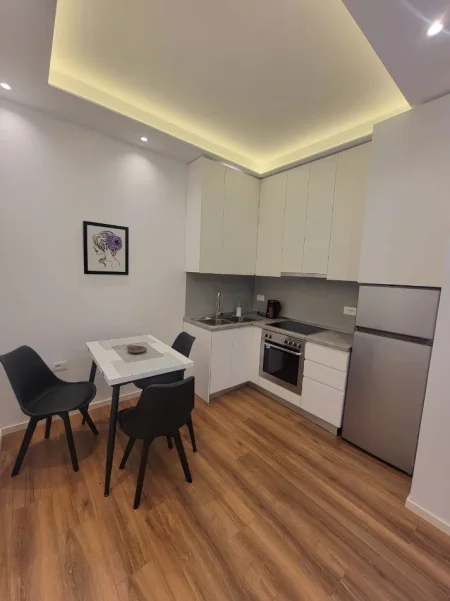 Tirane, jepet me qera apartament 1+1 Kati 1, 60 m² 550 € (RRUGA E DURRESIT)