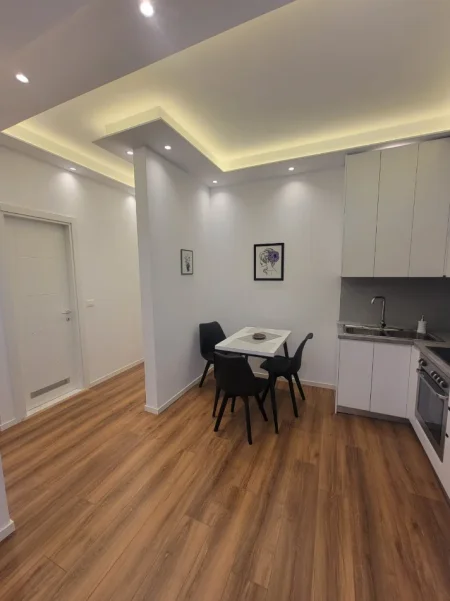 Tirane, jepet me qera apartament 1+1 Kati 1, 60 m² 550 € (RRUGA E DURRESIT)