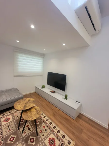 Tirane, jepet me qera apartament 1+1 Kati 1, 60 m² 550 € (RRUGA E DURRESIT)