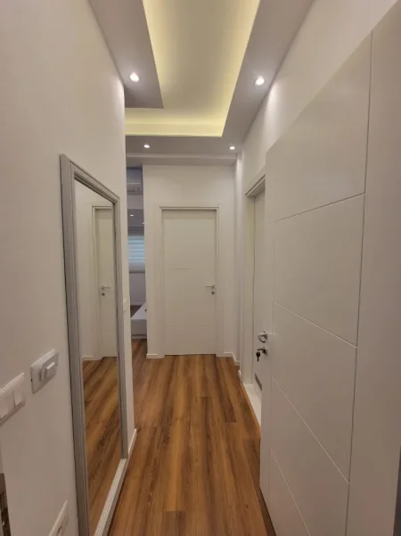 Tirane, jepet me qera apartament 1+1 Kati 1, 60 m² 550 € (RRUGA E DURRESIT)