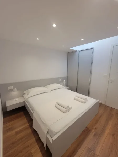 Tirane, jepet me qera apartament 1+1 Kati 1, 60 m² 550 € (RRUGA E DURRESIT)