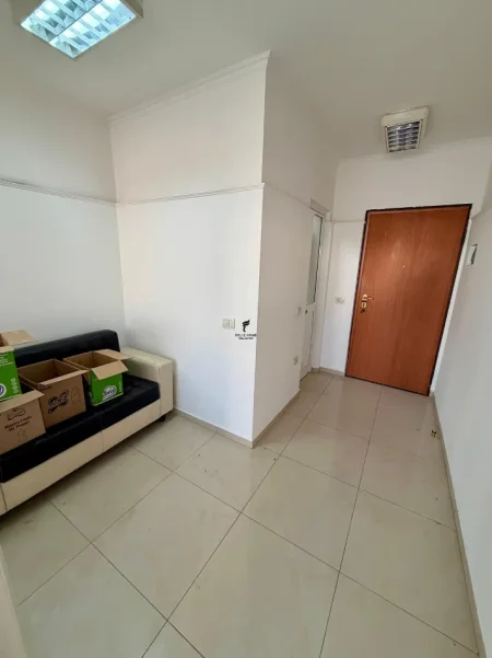 Tirane, shitet garsonier Kati 1, 41 m² 106.000 € (RRUGA E BARRIKADAVE)