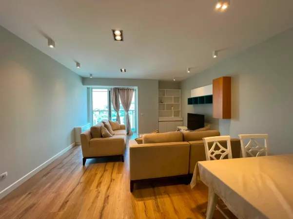 Tirane, jepet me qera apartament 2+1+Aneks+Ballkon , 1.500 € (ish blloku)