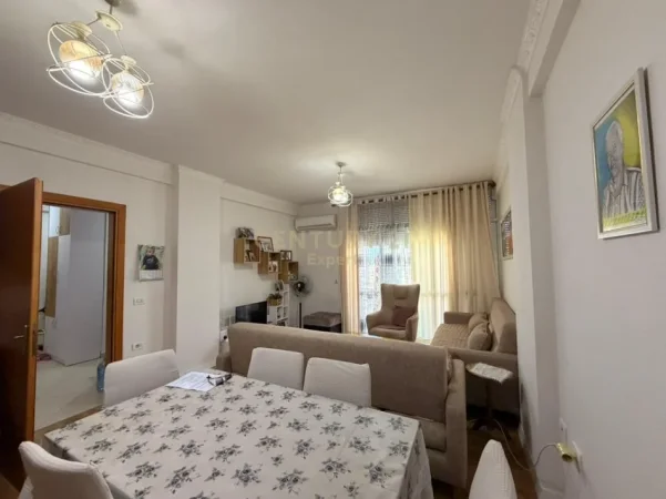 Tirane, shitet apartament 1+1 Kati 7, 74 m² 120.000 € (astiri)