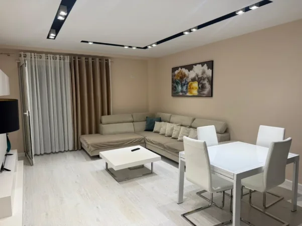 Tirane, jepet me qera apartament 3+1+Aneks+Ballkon Kati 4, 800 € (kodra e diellit)