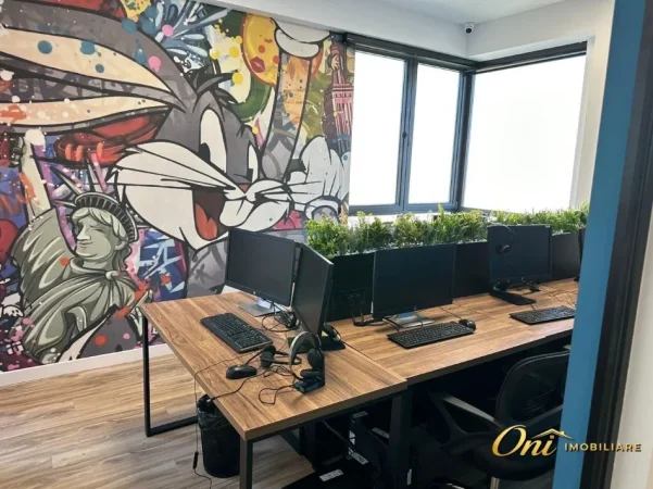 Tirane, jepet me qera zyre Kati 5, 213 m² 1.700 € (UNAZA E RE)