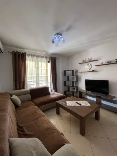 Tirane, jepet me qera apartament 2+1+Aneks+Ballkon , 500 € (yzberisht)