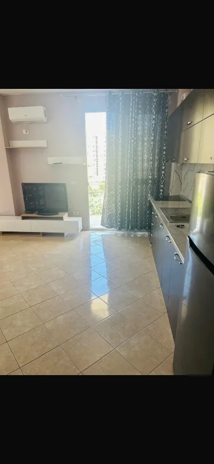 Vlore, jepet me qera apartament 2+1+Ballkon Kati 5, 100 m² 40 € (Rruga kosova)