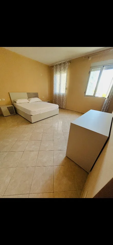 Vlore, jepet me qera apartament 2+1+Ballkon Kati 5, 100 m² 40 € (Rruga kosova)