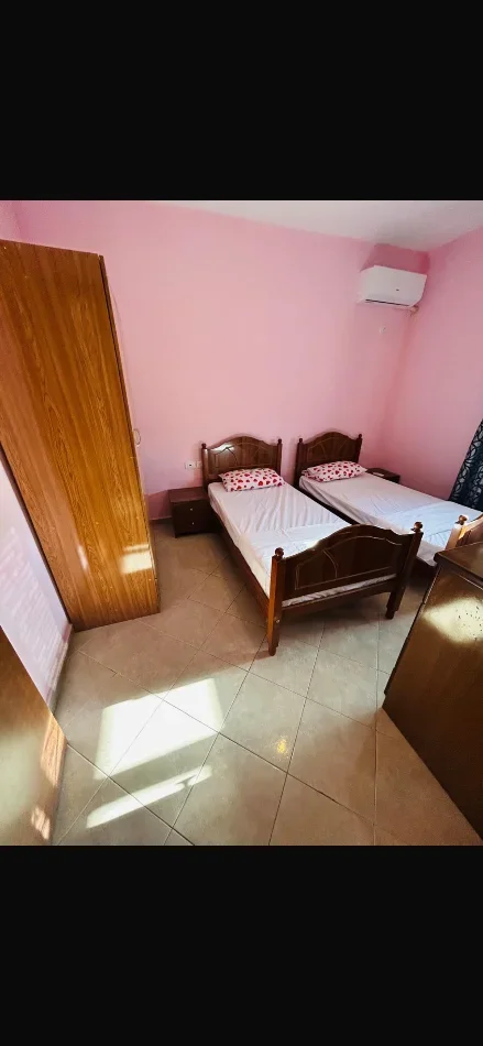Vlore, jepet me qera apartament 2+1+Ballkon Kati 5, 100 m² 40 € (Rruga kosova)