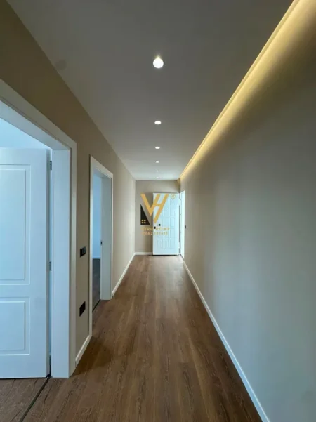 Tirane, jepet me qera apartament 2+1+Ballkon Kati 12, 100 m² 720 € (KOMUNA E PARISIT)