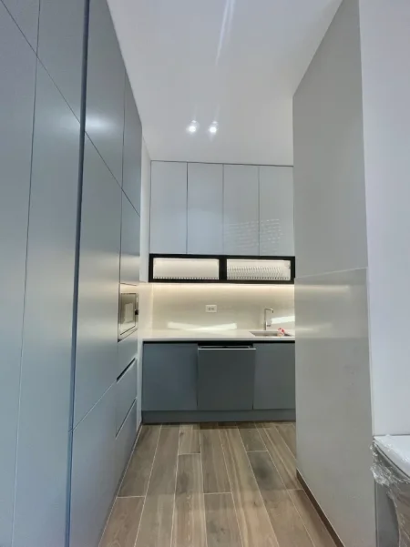 Tirane, jepet me qera apartament 2+1+Ballkon , 131 m² 1.500 € (Kompleksi Delijorgji)