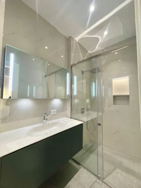 Tirane, jepet me qera apartament 2+1+Ballkon , 131 m² 1.500 € (Kompleksi Delijorgji)