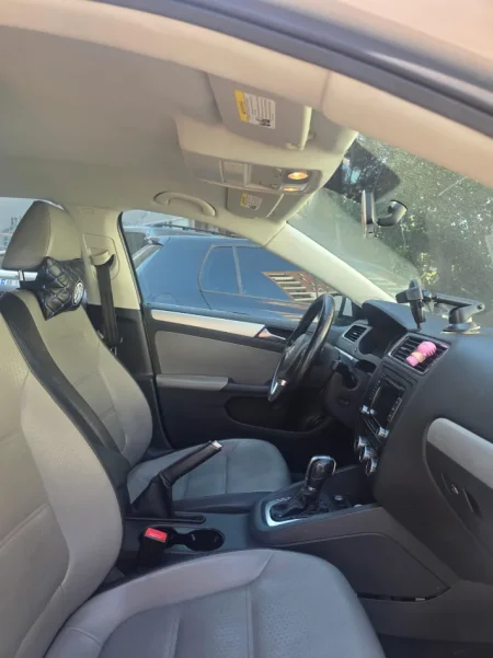 Tirane, shitet makine Volswagen Jetta Benzin, gri metalizato automatik 145.000 km 6.200 €
