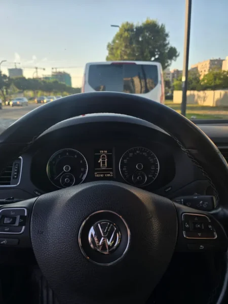 Tirane, shitet makine Volswagen Jetta Benzin, gri metalizato automatik 145.000 km 6.200 €