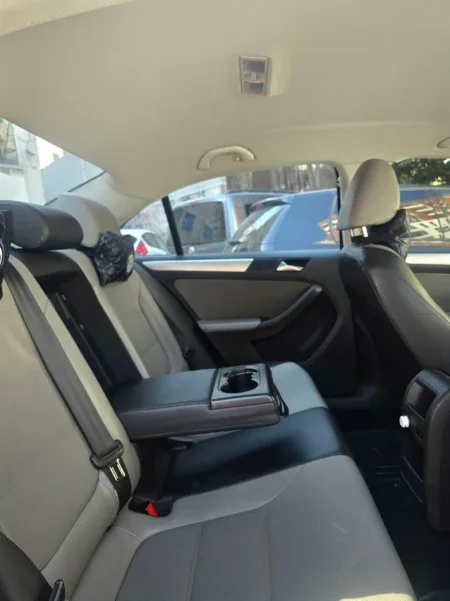 Tirane, shitet makine Volswagen Jetta Benzin, gri metalizato automatik 145.000 km 6.200 €
