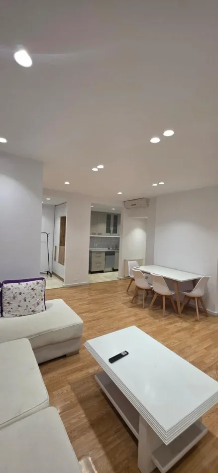 Tirane, jepet me qera apartament 1+1 Kati 2, 550 € 