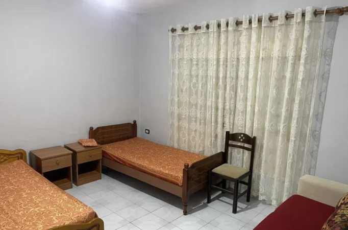 Tirane, jepet me qera apartament 1+1 Kati 1, 40 m² 270 € (Frigoriferi)