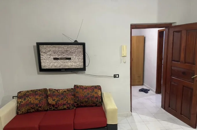 Tirane, jepet me qera apartament 1+1 Kati 1, 40 m² 270 € (Frigoriferi)