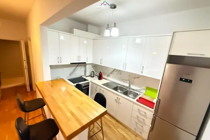 Tirane, jap me qera apartament 2+1 Kati 2, 116 m² 1.300 € (rruga barrikadave)