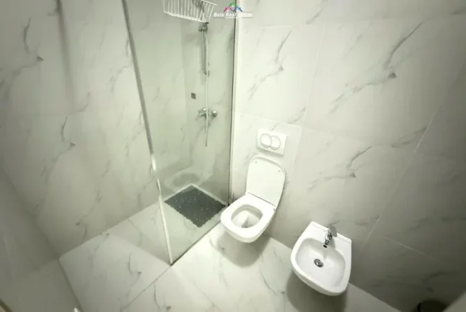 Tirane, jap me qera apartament 2+1 Kati 2, 116 m² 1.300 € (rruga barrikadave)