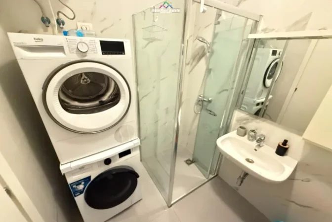 Tirane, jap me qera apartament 2+1 Kati 2, 116 m² 1.300 € (rruga barrikadave)