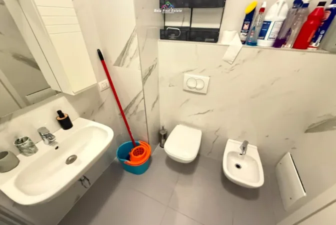 Tirane, jap me qera apartament 2+1 Kati 2, 116 m² 1.300 € (rruga barrikadave)