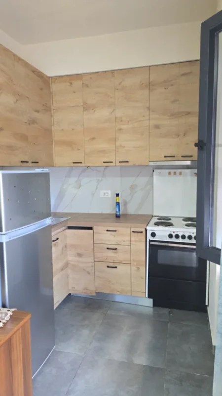 Tirane, jepet me qera garsonier Kati 1, 35 m² 310 € (Kopshti Botanik)