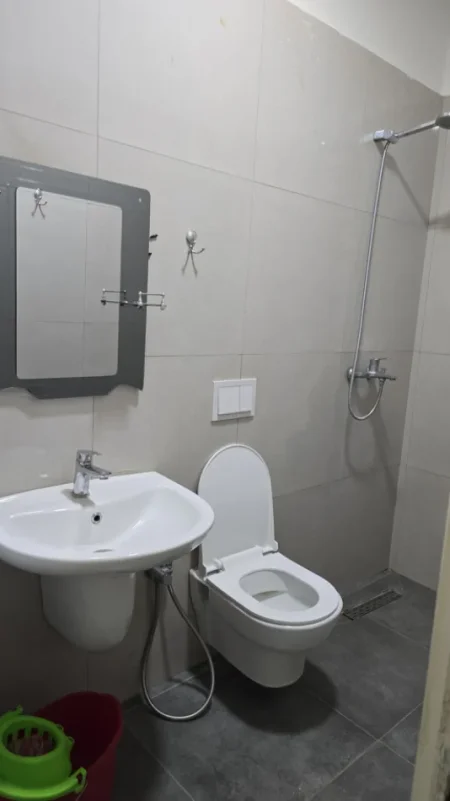 Tirane, jepet me qera garsonier Kati 1, 35 m² 310 € (Kopshti Botanik)