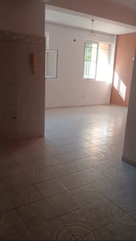 Tirane, jepet me qera apartament 2+1 Kati 1, 100 m² 350 € (Tregu Elektrik)