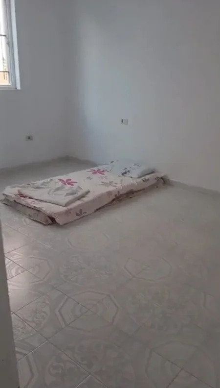 Tirane, jepet me qera apartament 2+1 Kati 1, 100 m² 350 € (Tregu Elektrik)