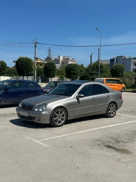 Fier, shitet Mersedes benz w203 Nafte, gri e erret Kondicioner 320.000 km 4.800 €