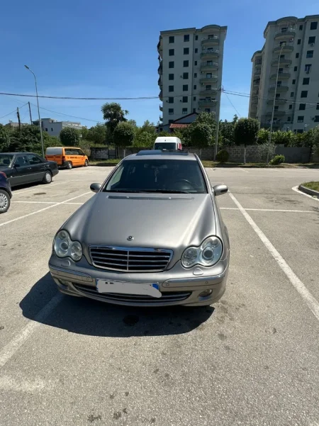 Fier, shitet Mersedes benz w203 Nafte, gri e erret Kondicioner 320.000 km 4.800 €