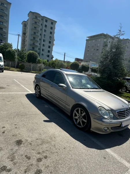 Fier, shitet Mersedes benz w203 Nafte, gri e erret Kondicioner 320.000 km 4.800 €