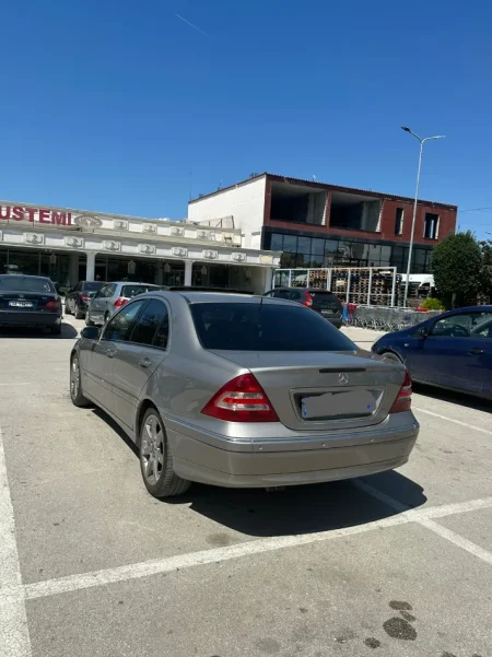 Fier, shitet Mersedes benz w203 Nafte, gri e erret Kondicioner 320.000 km 4.800 €