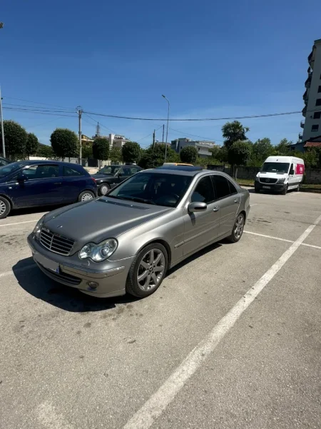 Fier, shitet Mersedes benz w203 Nafte, gri e erret Kondicioner 320.000 km 4.800 €