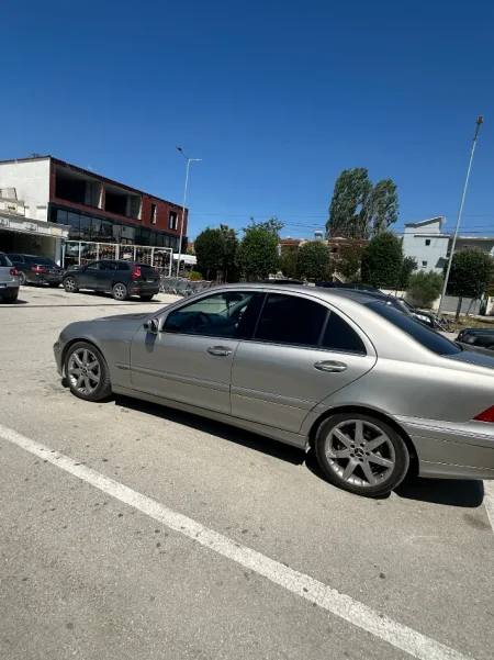 Fier, shitet Mersedes benz w203 Nafte, gri e erret Kondicioner 320.000 km 4.800 €