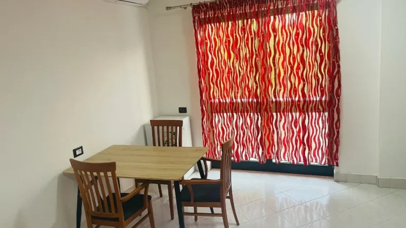 Tirane, jepet me qera nga Pronari, pa-komision garsonier Kati 2, 350 € (Location https://maps.google.com/?q=41.313396,19.842968)