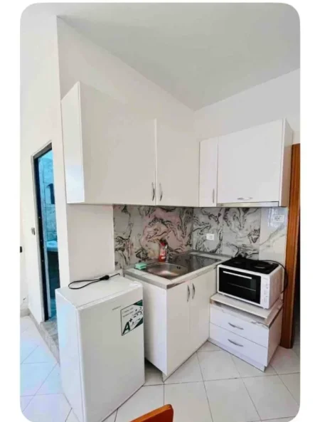 Tirane, jepet me qera nga Pronari, pa-komision garsonier Kati 2, 350 € (Location https://maps.google.com/?q=41.313396,19.842968)