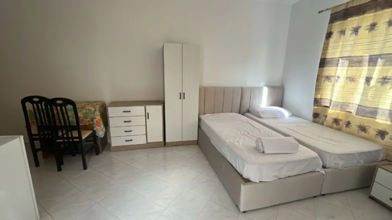 Tirane, jepet me qera nga Pronari, pa-komision garsonier Kati 2, 350 € (Location https://maps.google.com/?q=41.313396,19.842968)