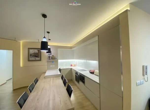 Tirane, jepet me qera apartament 2+1 Kati 4, 120 m² 840 € (mine peza)