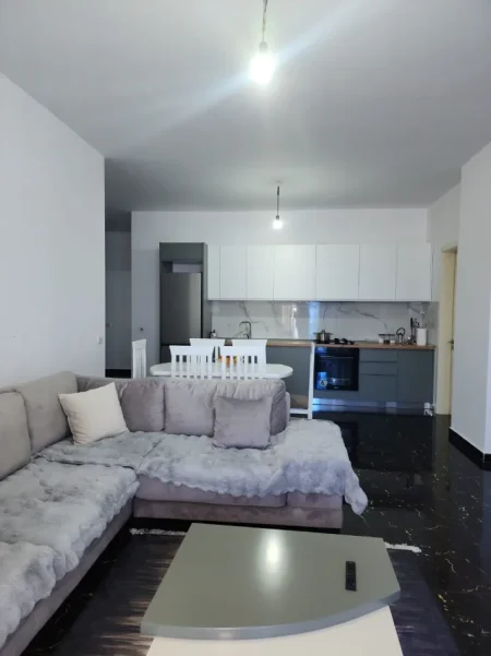 Tirane, jepet me qera apartament 2+1+Aneks+Ballkon Kati 5,,PALLAT ME ASHENSOR 8 KATESH,SIPERFAQE 104 m² ,ÇMIMI 450 MIJË/MUAJ