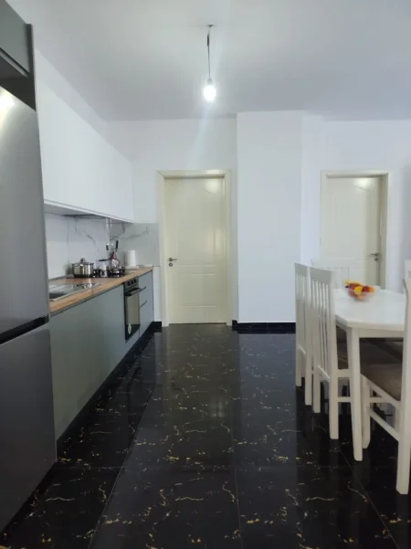 Tirane, jepet me qera apartament 2+1+Aneks+Ballkon Kati 5,,PALLAT ME ASHENSOR 8 KATESH,SIPERFAQE 104 m² ,ÇMIMI 450 MIJË/MUAJ