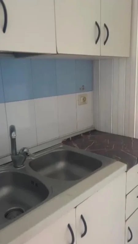 Tirane, jepet me qera apartament 2+1 Kati 2, 50 m² 270 € (American Hospital 3)